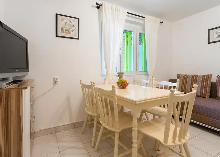 View דירה חוואר